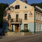 Unternehmen 1 Bild LAKINGER ALEXANDRA - RAUMAUSSTATTUNG Möbel/Innenausstattung am Gutenstein 3