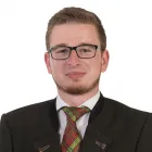 Unternehmen 1 Bild WÜSTENROT FINANZBERATER: LUKAS SCHIEFER Versicherungswesen am Irdning 6