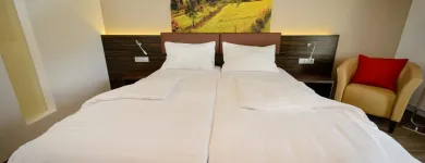 Unternehmen 6 Bild HOTEL ZUM DORFMEISTER WIRT Hotels am Weikersdorf Am Steinfelde 3