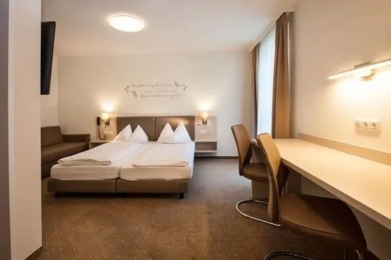 Unternehmen 12 Bild HOTEL LOKOMOTIVE - LEOPOLD KLINGLMÜLLER E.U.